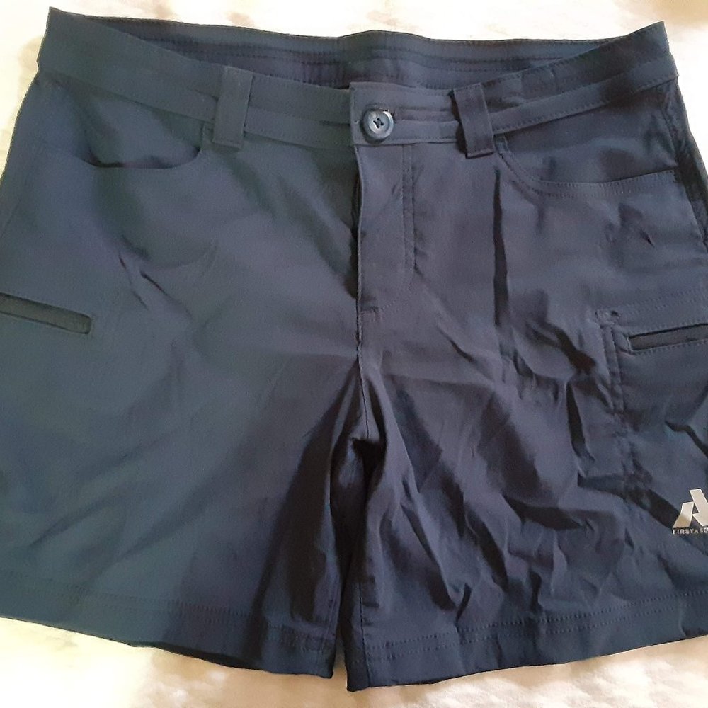 Eddie Bauer Women's Guide Pro Shorts Medium Indigo Size Petite 10 - Never worn